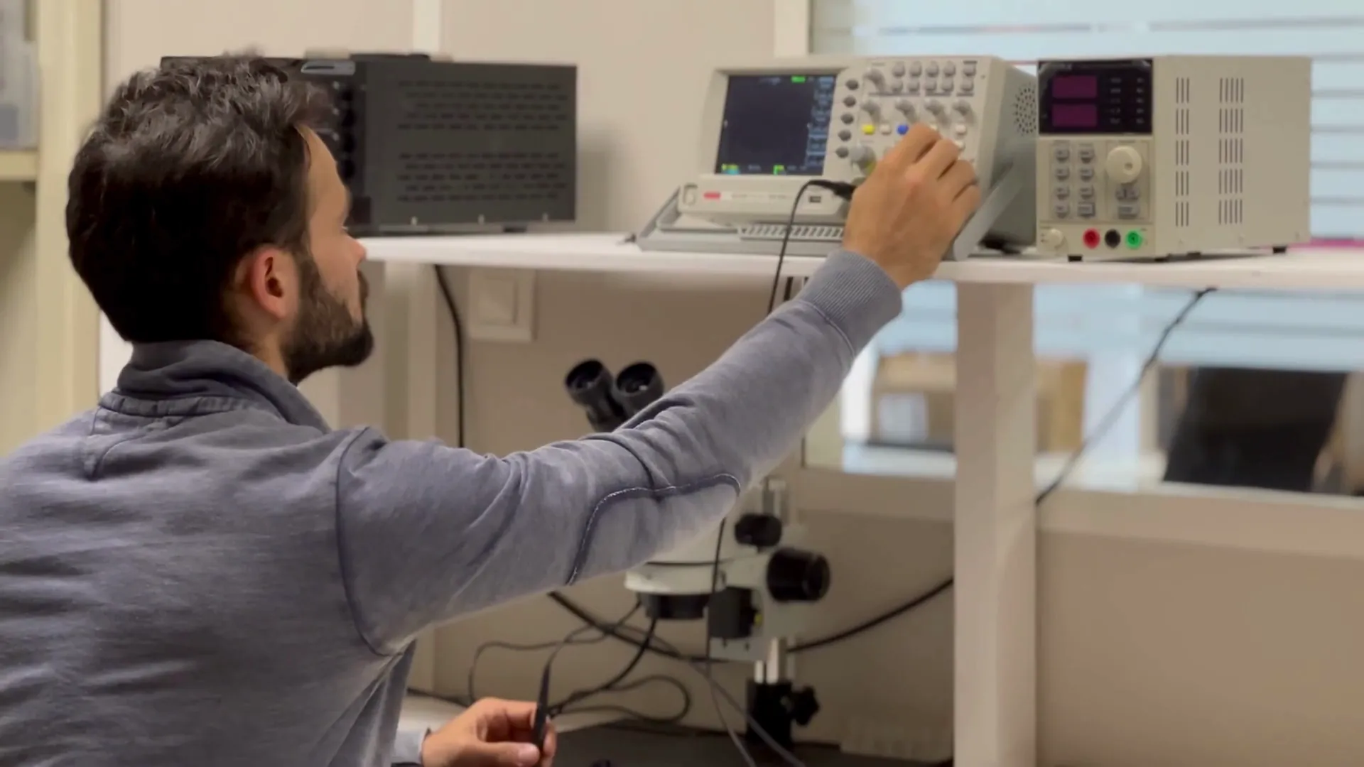 AQ-Tech embedded electronics lab — PCB design, firmware, Annecy